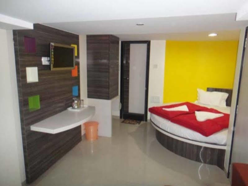 Hotel Blue Orchids Executive Mumbai Exterior foto